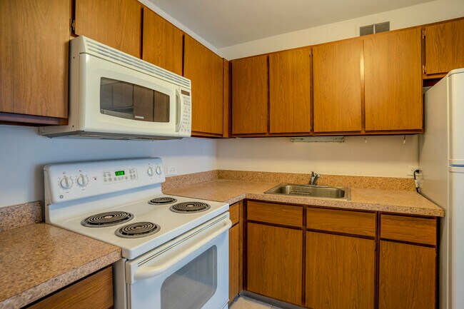 Building Photo - 2020 N Lincoln Park W