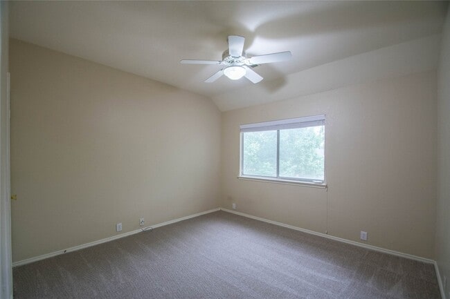 Building Photo - 11139 Still Hollow Dr