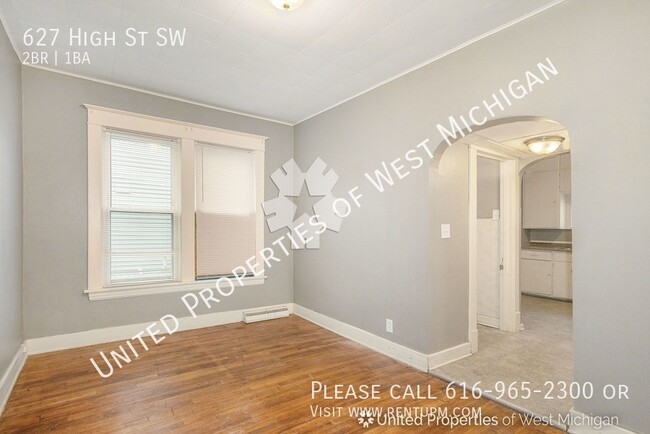 Building Photo - Available Now |2 Bed 1 Bath Lower Level Ap...