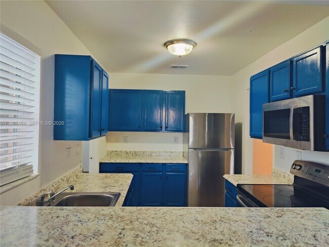 Building Photo - 1139 Freshwater Lakes Dr