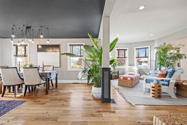 Building Photo - 119 Sycamore St