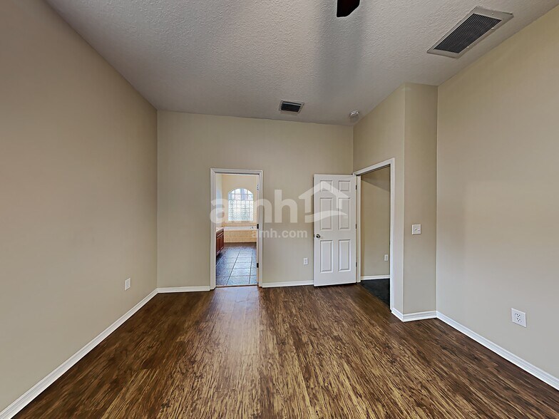 Building Photo - 10042 Cypress Shadow Ave