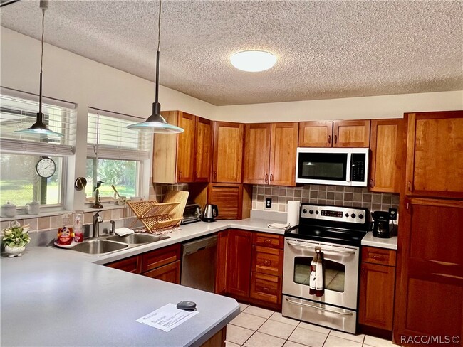 Building Photo - 801 N Country Club Dr