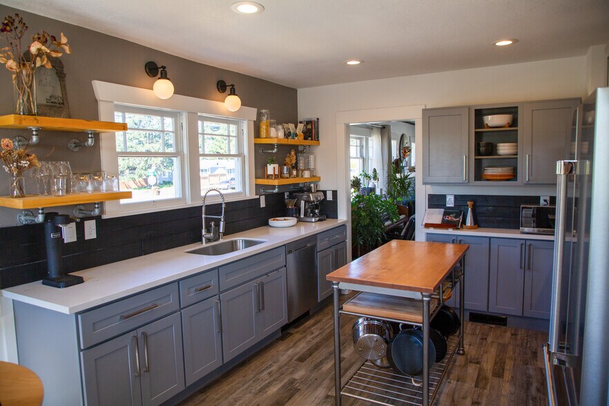 Building Photo - 1682 S 40th St