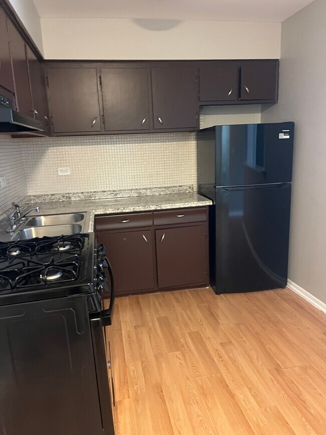 Building Photo - 8817 S Roberts Rd