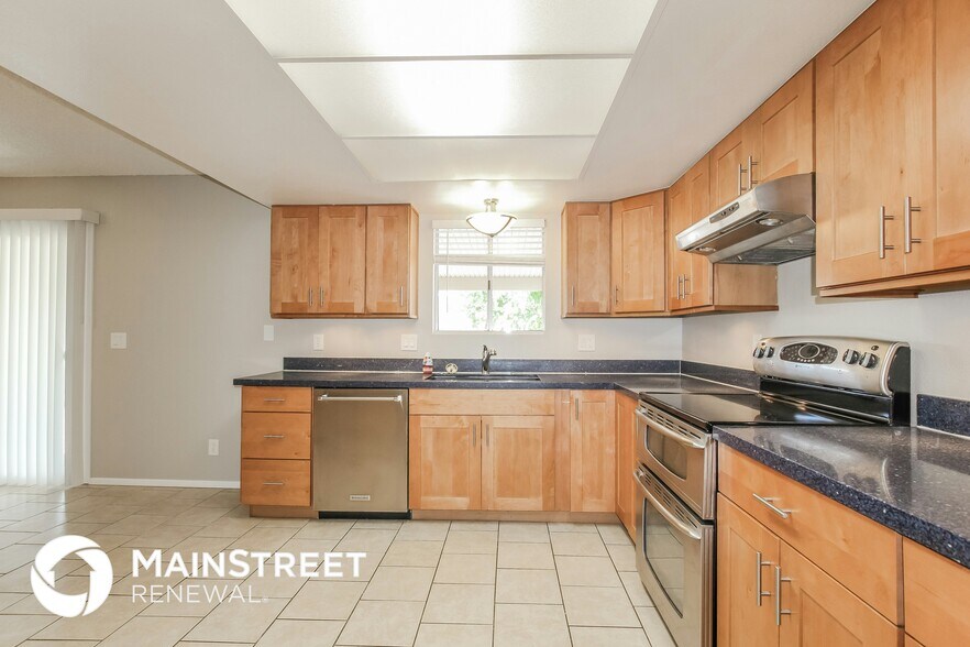 Building Photo - 2632 E Hillery Dr