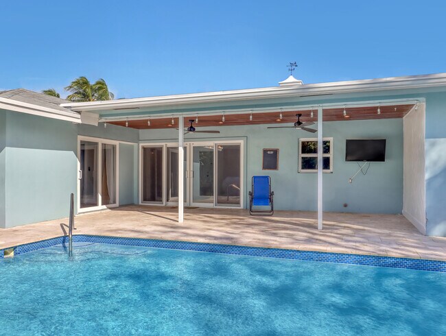 Building Photo - 1298 NW 4th St