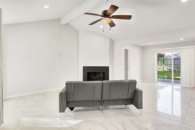 Building Photo - 22406 Fincastle Dr