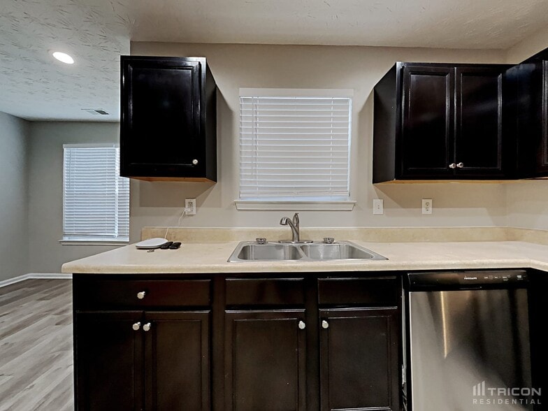 Building Photo - 80 Stony Oak Dr