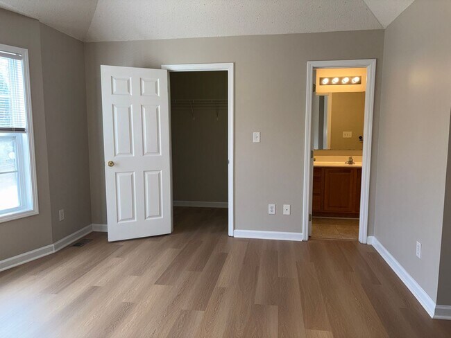 Building Photo - 3 Bedroom, 2 Bathroom House in Winston-Salem!