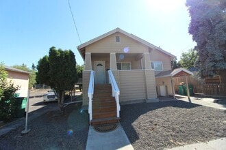 Building Photo - N10th754