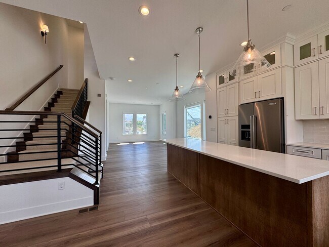 Building Photo - 706 Saddle Dr