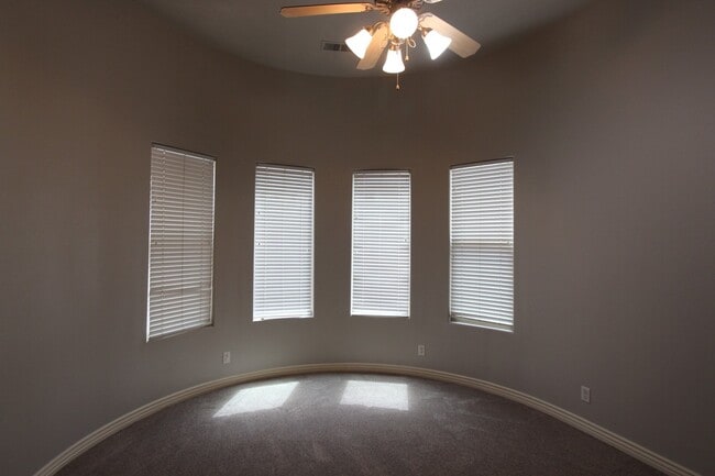 Building Photo - Spacious 3-Bed, 2-Bath Home with Open Floor Plan and Premium Amenities
