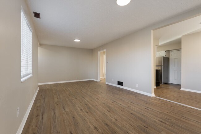 Building Photo - 2811 SE 125th Ave