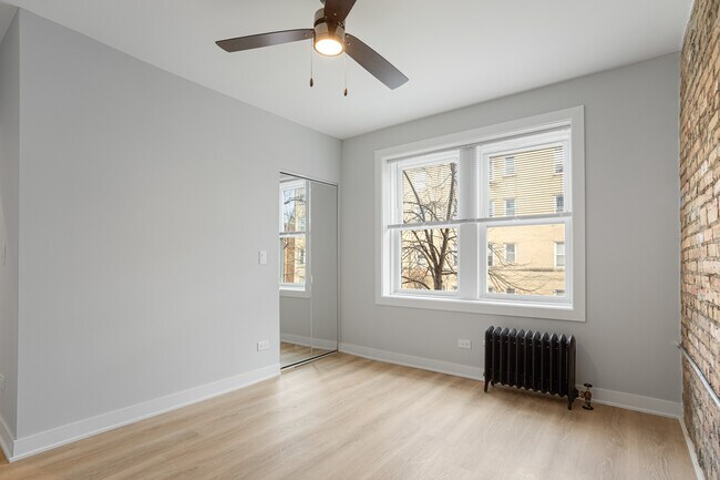 Building Photo - 7389 N Damen Ave