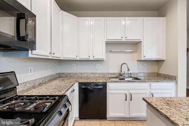 Building Photo - 15701 Palermo Terrace