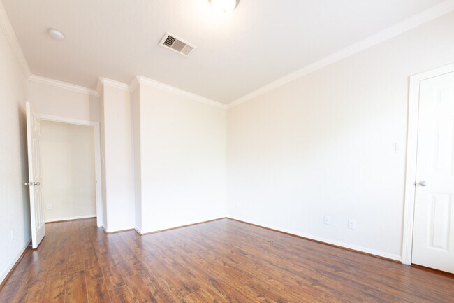 Building Photo - 3206 Holly Thicket Dr