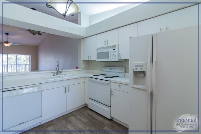 Building Photo - ***2+DEN/2 BATH***CENTRAL NAPLES***CYPRESS...