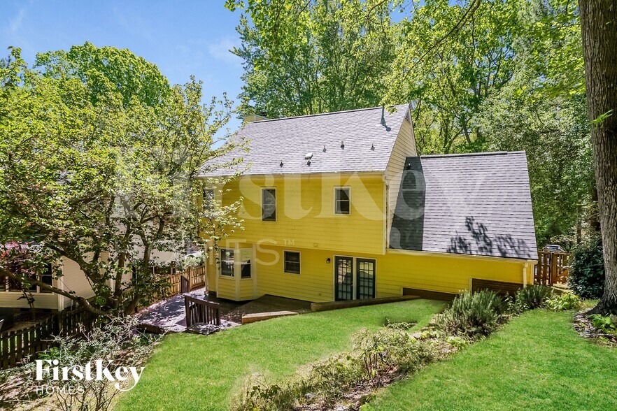 Building Photo - 202 Dalmeny Dr