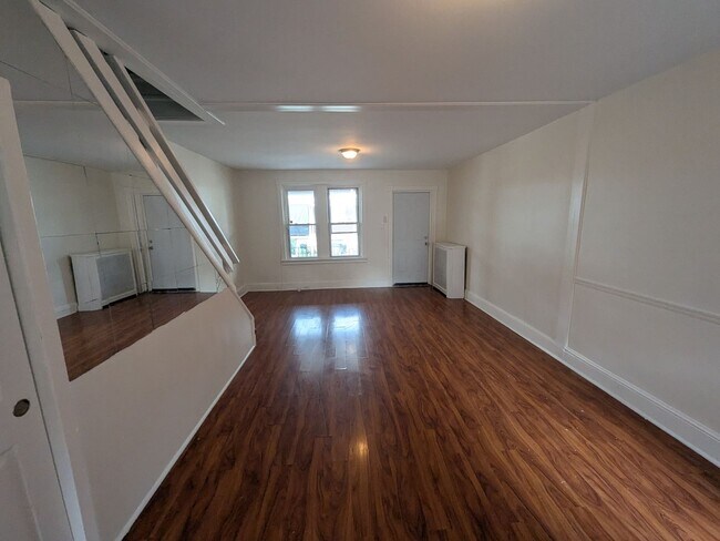 Building Photo - Front-Porch Row - Mayfair
