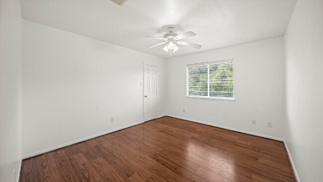 Building Photo - Spacious 4-bedroom in Pearland ISD!