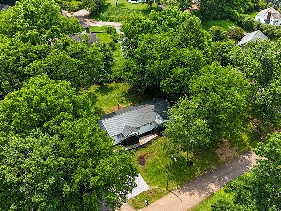 Building Photo - 502 Hayworth Dr