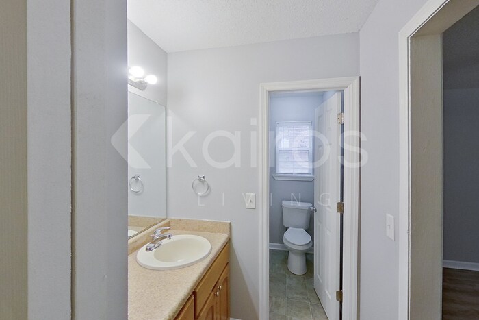 Building Photo - 516 22nd Ln NE