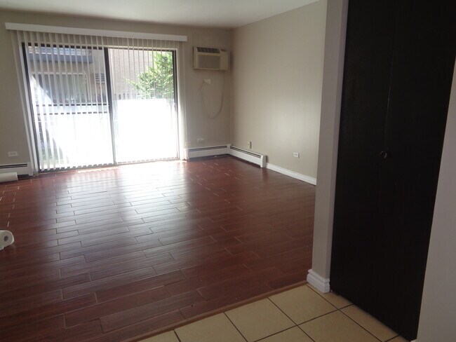 Building Photo - 6338 W 99th Pl