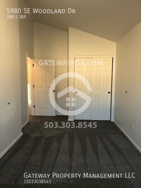 Building Photo - 5980 SE Woodland Dr