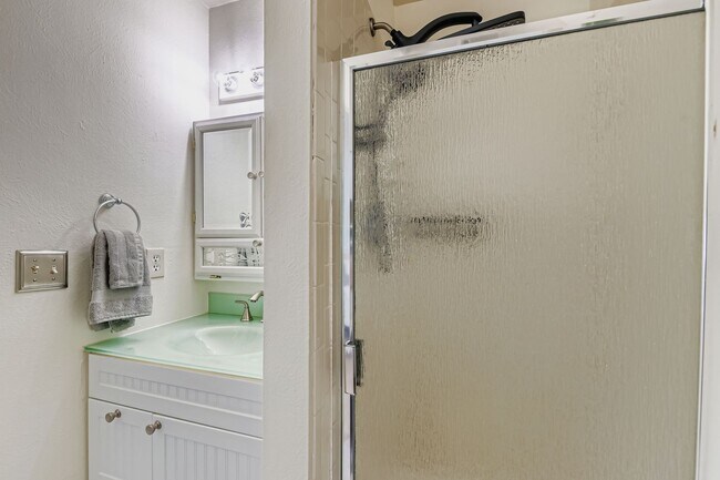 Building Photo - Peaceful 2BR Retreat Near Bobolink Trail