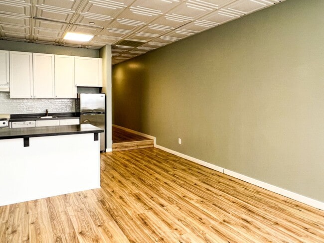 Building Photo - Discover Skyway Connected: Luxury Living in Downtown Minneapolis for $1,199/month!