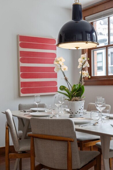 Building Photo - 230 S Pine St