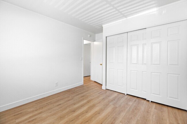 Building Photo - SPACIOUS 3BEDROOM TOWNHOUSE IN 89103
