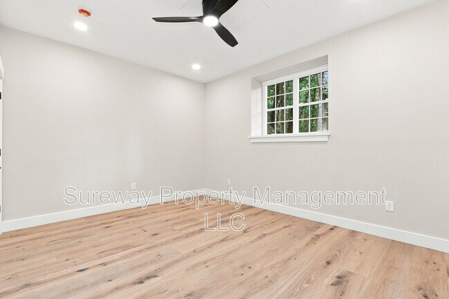 Building Photo - 5565 Pennell Rd