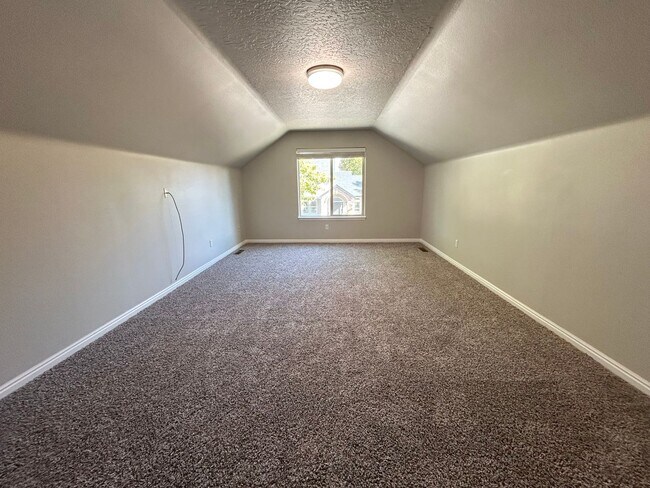 Building Photo - Lochsa Falls 5 Bedroom Home with Private B...