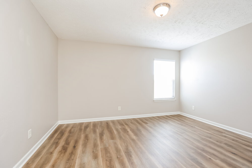Building Photo - 300 Sarna Dr