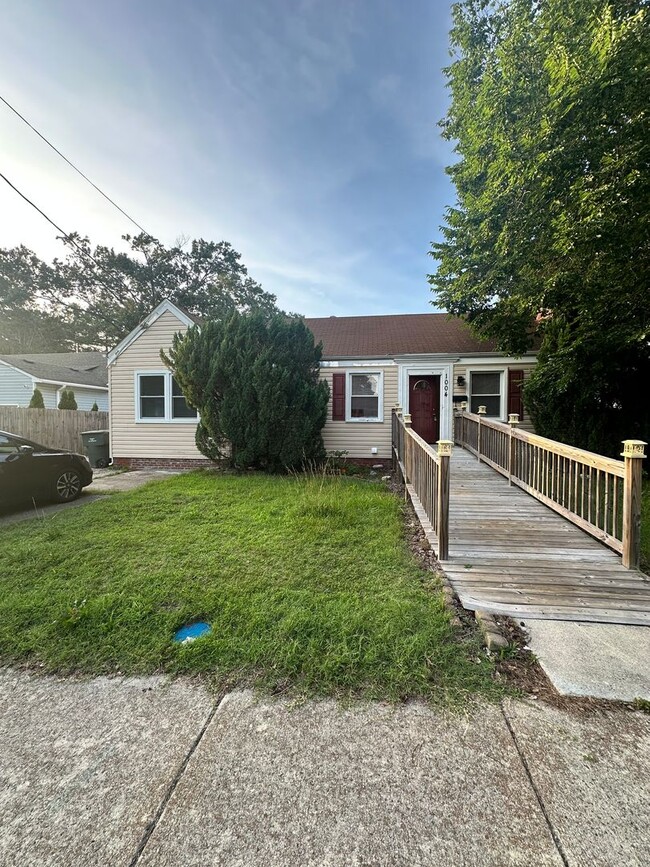 Building Photo - House for Rent!