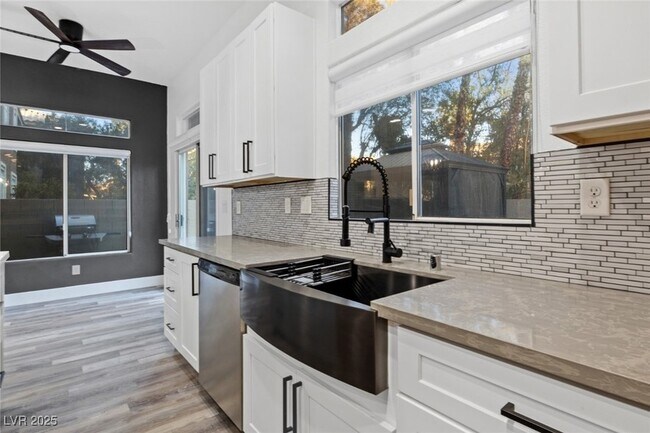Building Photo - 4630 Laguna Vista St