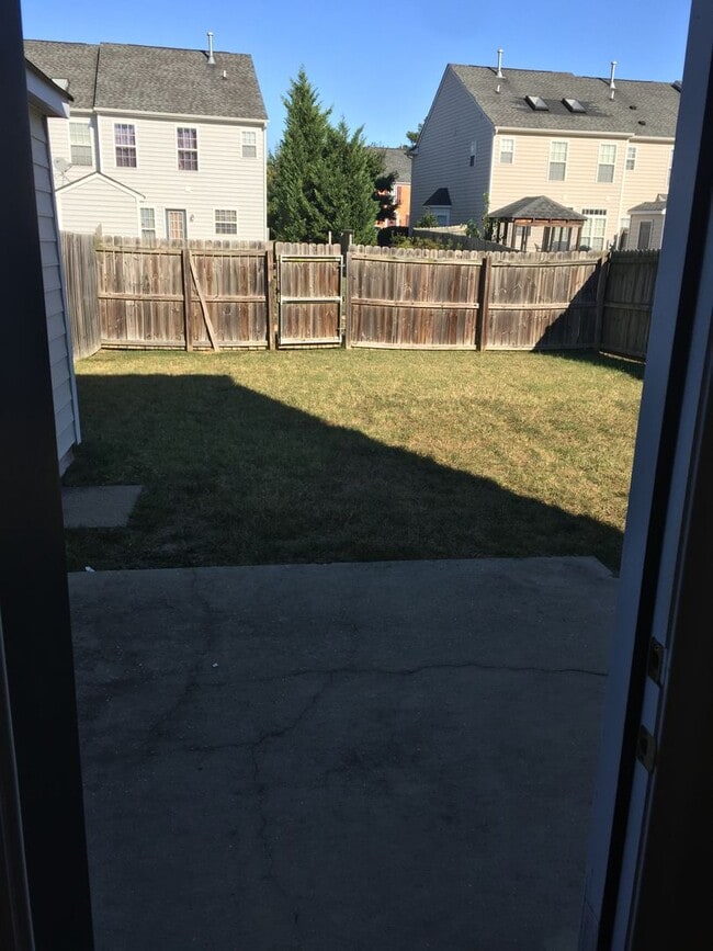 Building Photo - Charming 3 Bedroom, 2.5 Bath Townhome for Rent