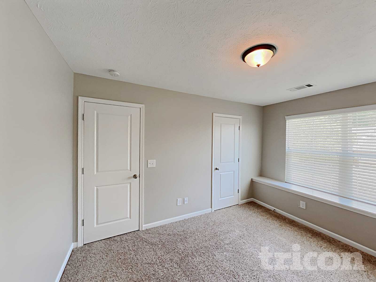 Building Photo - 1637 Robindale Dr