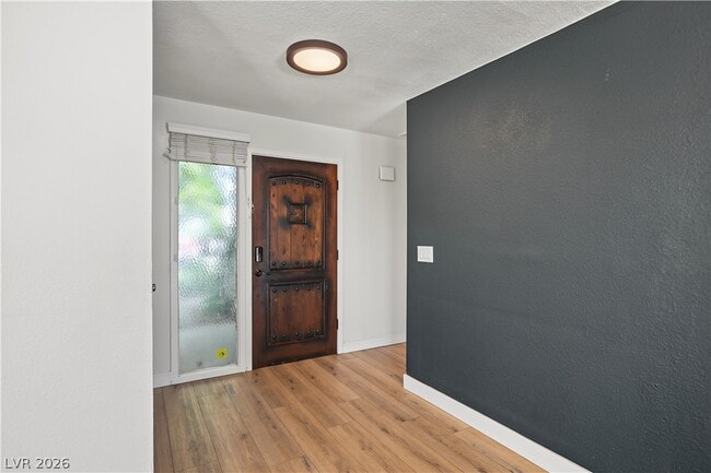 Building Photo - 4162 Ridgewood Ave