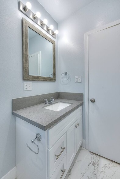 Building Photo - 4284 S Hobart Blvd