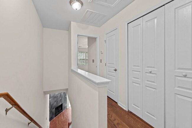 Building Photo - Spacious 3 story Townhome-Close to Downtown Raleigh- Renaissance Park-Available Now!