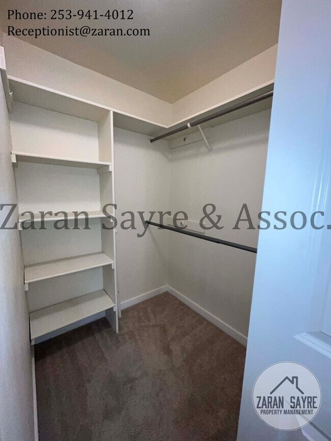 Building Photo - 039 - 2 bed, 2 bath condo minutes from Red...