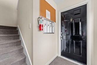 Building Photo - Two bedroom, 1.5 bath apartment home at Ha...