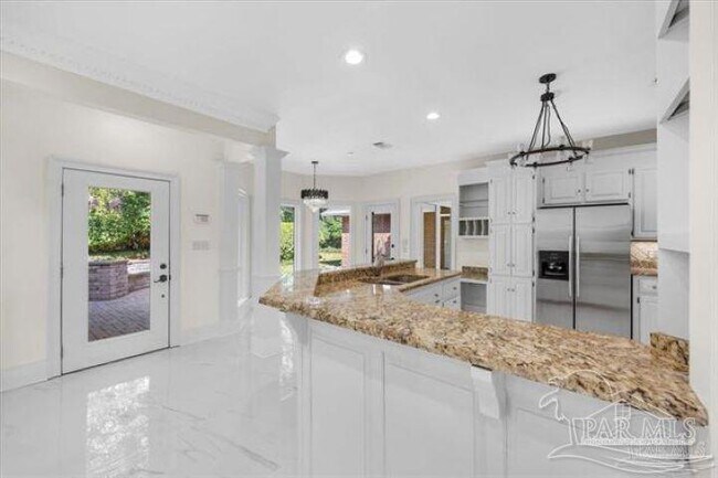 Building Photo - 4700 Bohemia Dr