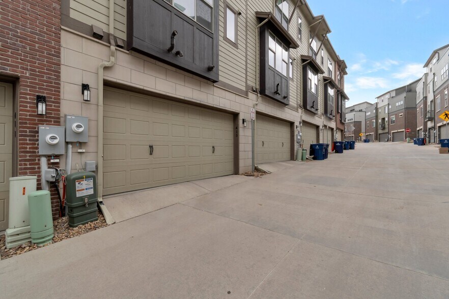 Building Photo - 415 Primrose Ln