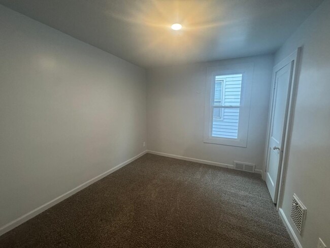 Building Photo - 149 Farrand Park