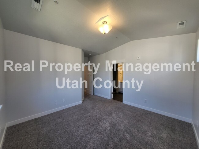 Building Photo - Small Pet Friendly Lehi Condo