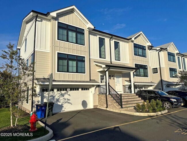 Building Photo - 2139 Bridge Ave